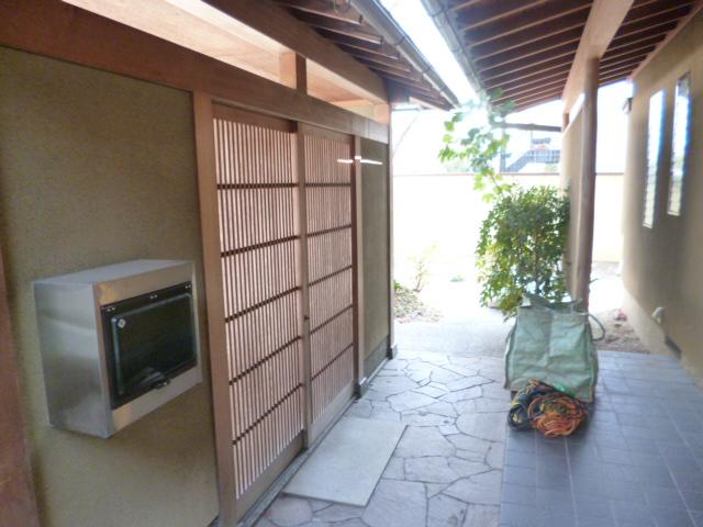 Entrance. Local (March 2013) Shooting