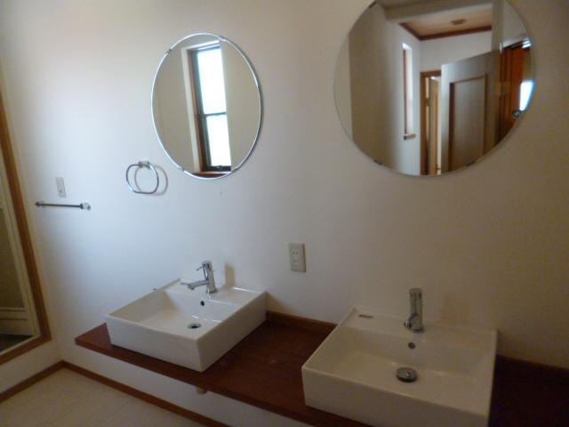 Wash basin, toilet. Indoor (March 2013) Shooting