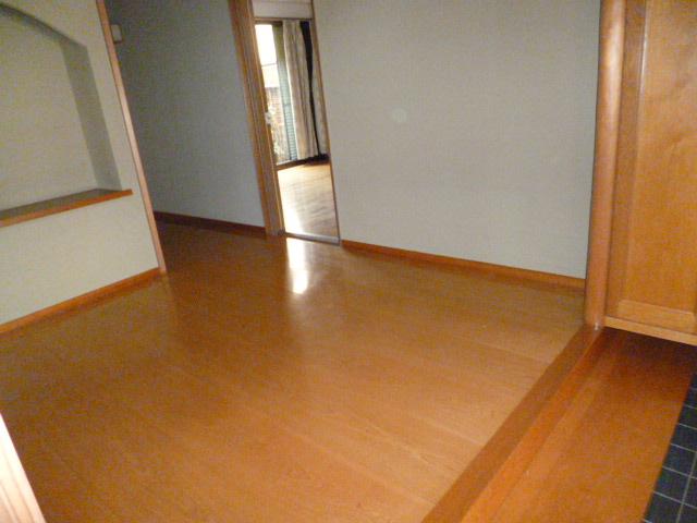 Entrance. Local (March 2013) Shooting