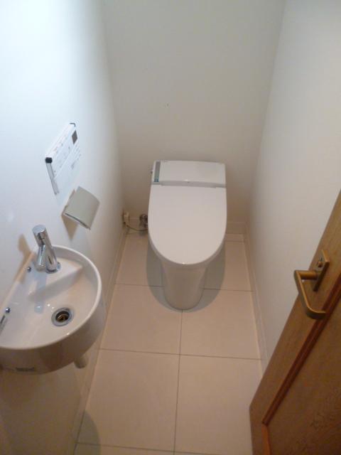 Toilet. Indoor (March 2013) Shooting