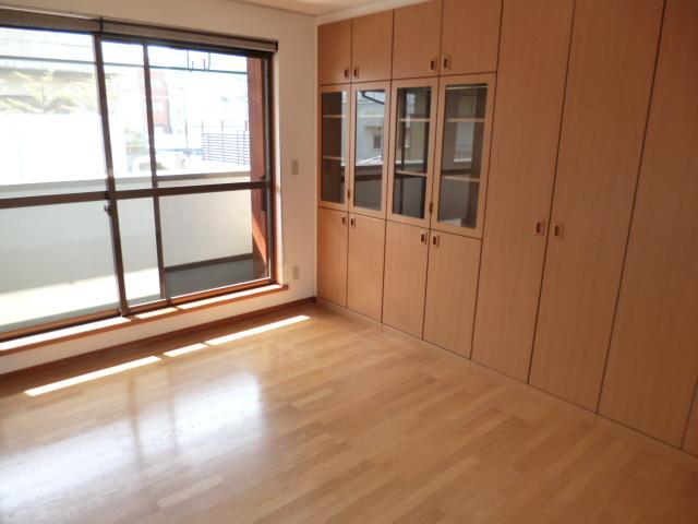 Non-living room. Indoor (March 2013) Shooting