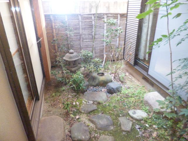 Garden. Local (March 2013) Shooting