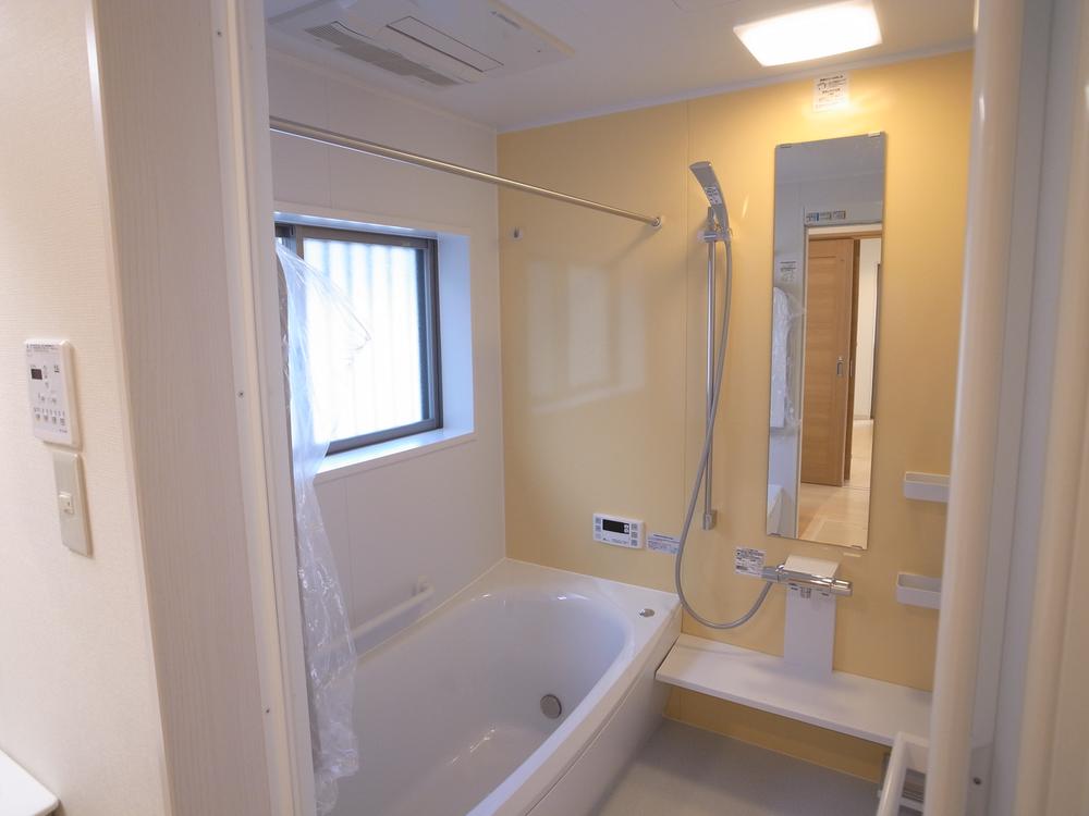 Same specifications photo (bathroom). Same specification is a bus image photo. Spacious bus, It will be moments of family reunion.