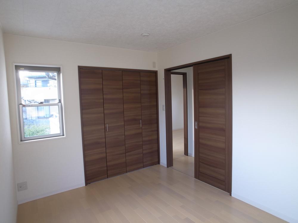 Same specifications photos (Other introspection). Same specifications closet image is a photo. Color, You can choose.