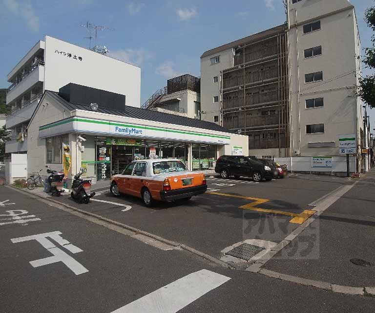 Convenience store. 182m to FamilyMart Shirakawa Ginkakuji Tsuten (convenience store)