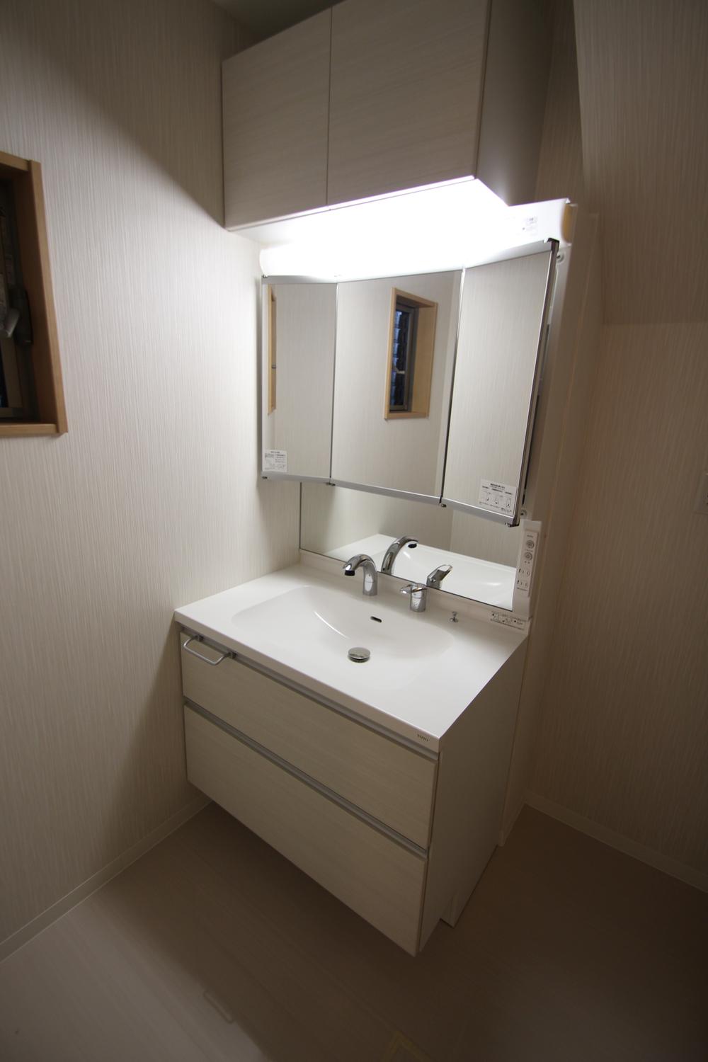 Wash basin, toilet. No. 3 place is a basin