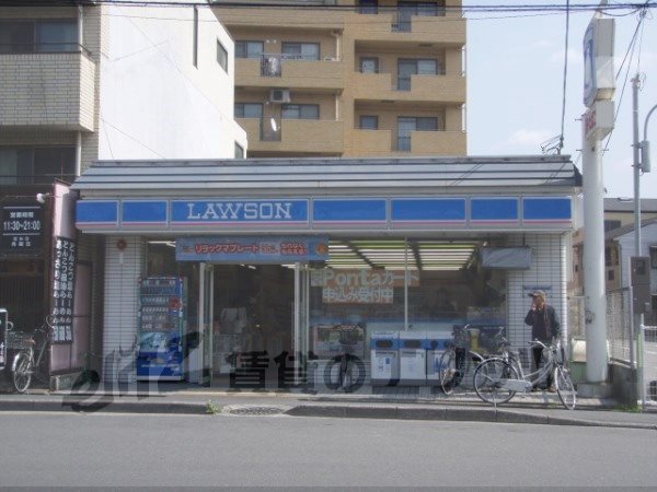 Convenience store. 180m until Lawson Takanotadehara Machiten (convenience store)