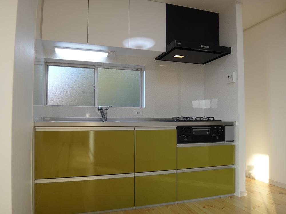 Kitchen. Indoor (12 May 2013) Shooting