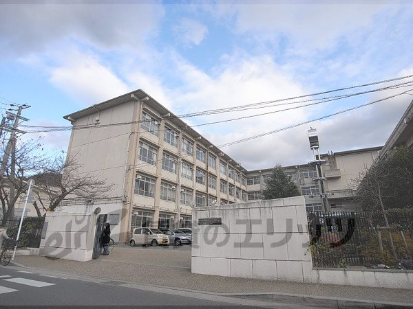 Junior high school. Rakukita 1300m until junior high school (junior high school)