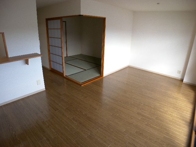 Living and room. We intersection Hyakumanben, Daikoku is drag Mr. Nishitonari!