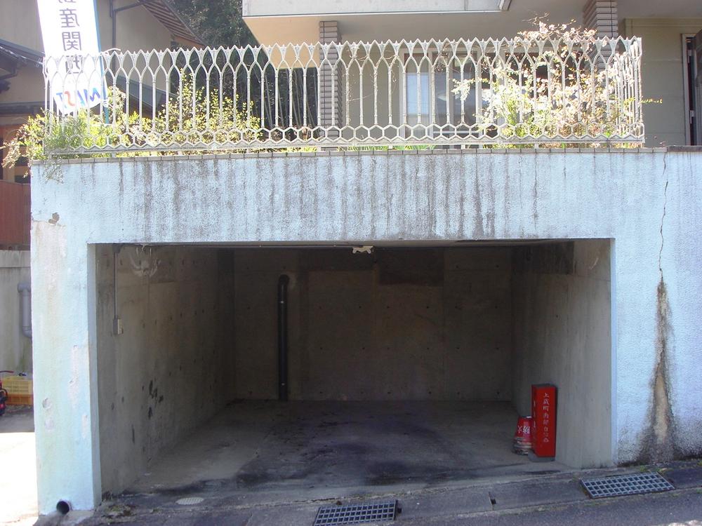 Parking lot. Local (April 2013) Shooting