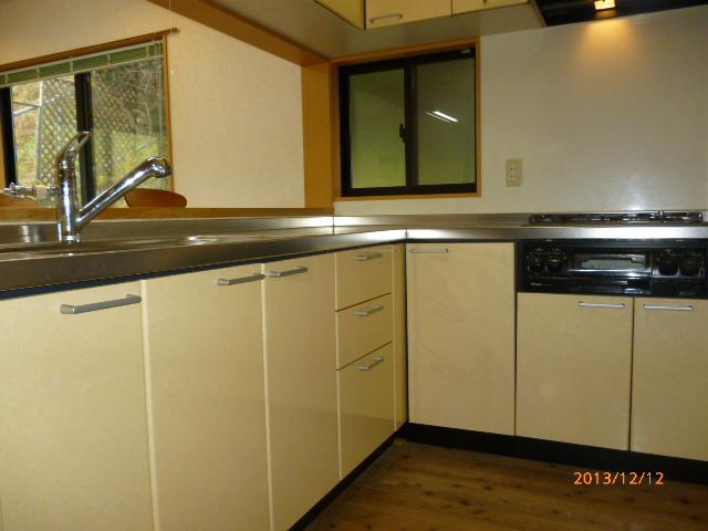 Kitchen. First floor east side kitchen (12 May 2013) Shooting