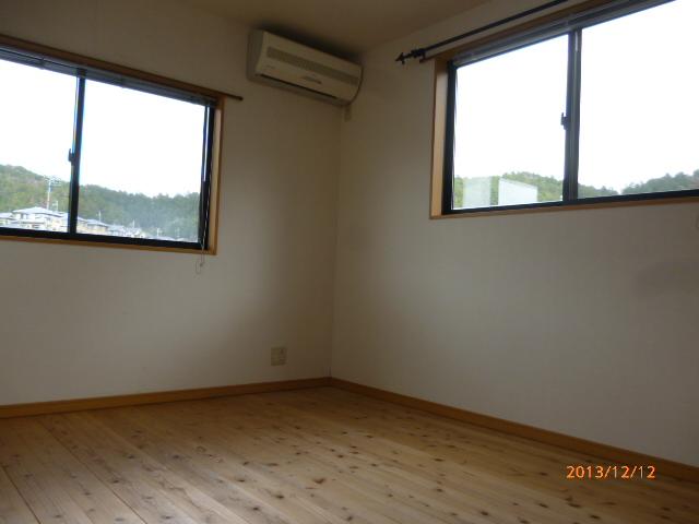 Other. Second floor northeast Western-style (12 May 2013) Shooting