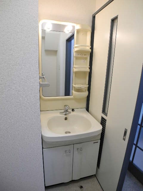 Washroom. For further information, please contact toll-free 0120-21-3325 ☆
