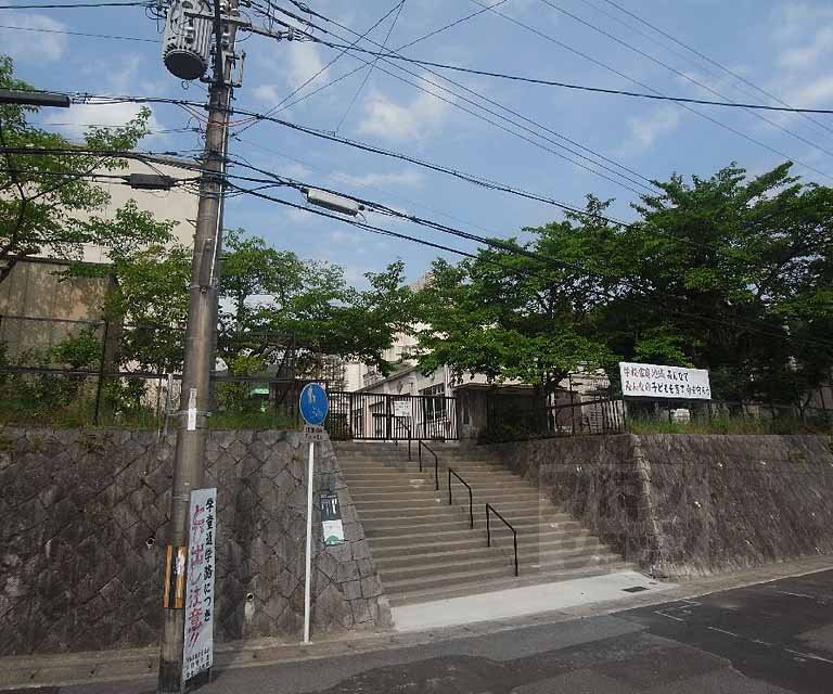 Primary school. Iwakura to North Elementary School (Elementary School) 354m