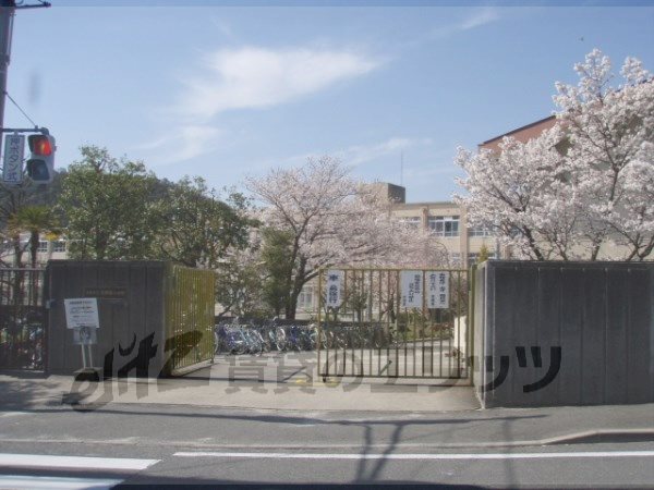 Primary school. Shugakuin up to elementary school (elementary school) 290m