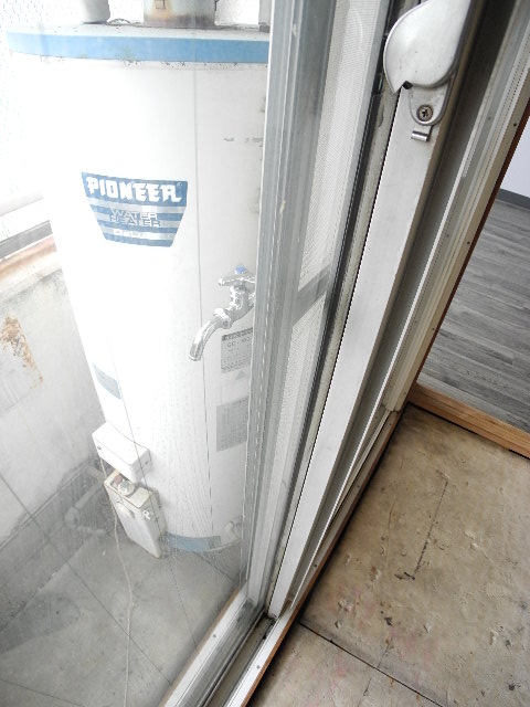 Other room space. Indoor photos will be a different type of room. (This room is under renovation)