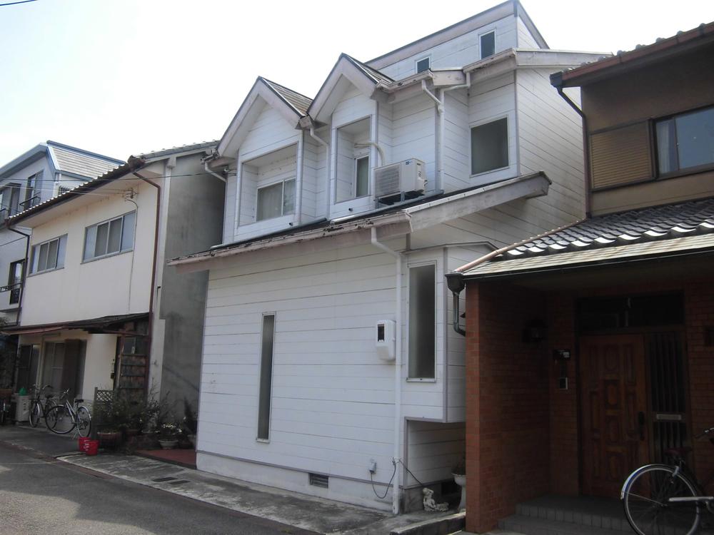 Local appearance photo. Local (10 May 2013) Shooting