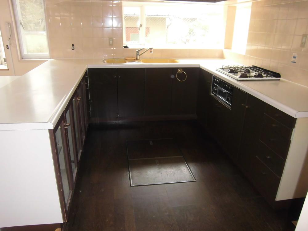 Kitchen. Indoor (10 May 2013) Shooting