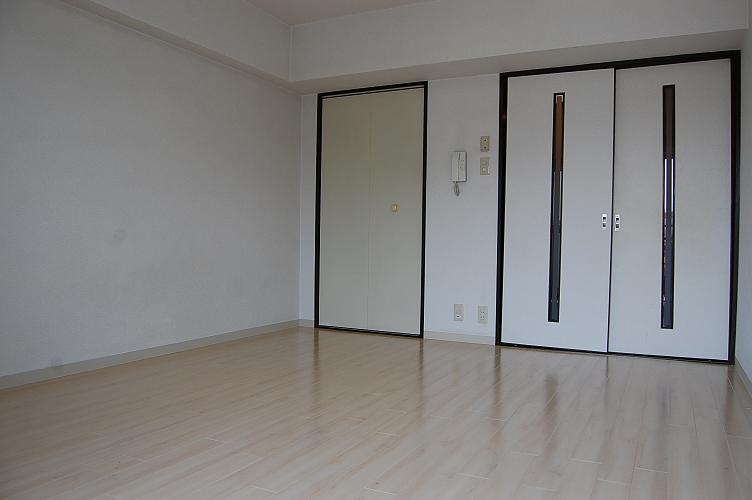 Other room space. Also good usability in the floor plan close to a square