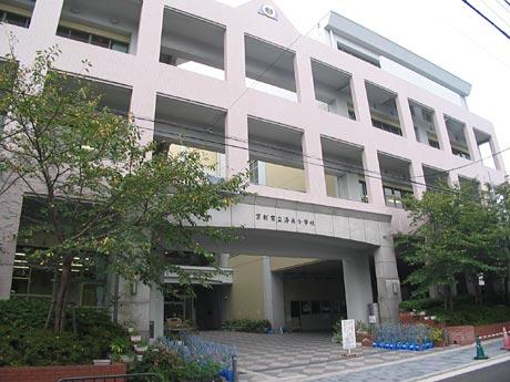 Primary school. Up to about RakuHisashi elementary school 980m