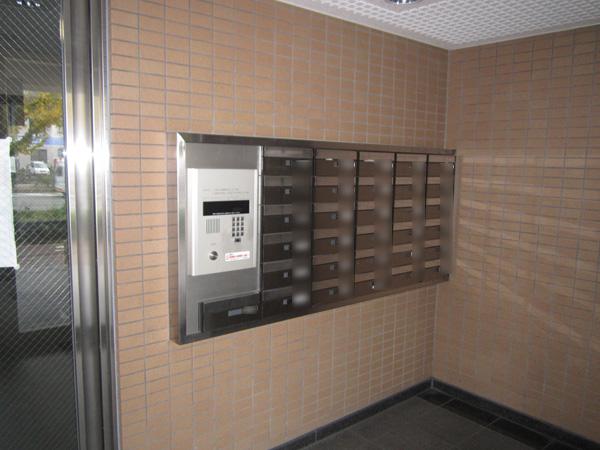 Entrance. Common areas