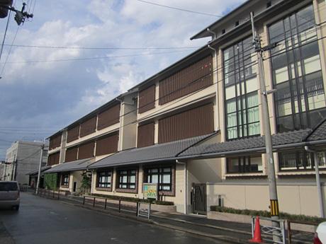 Primary school. About to Shimogyo WataruNaru elementary school 470m