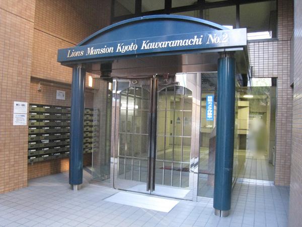 Entrance. Common areas