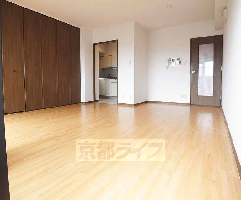 Living and room. 701, Room photo diversion