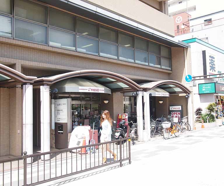 Supermarket. Fresco Gojo store up to (super) 792m