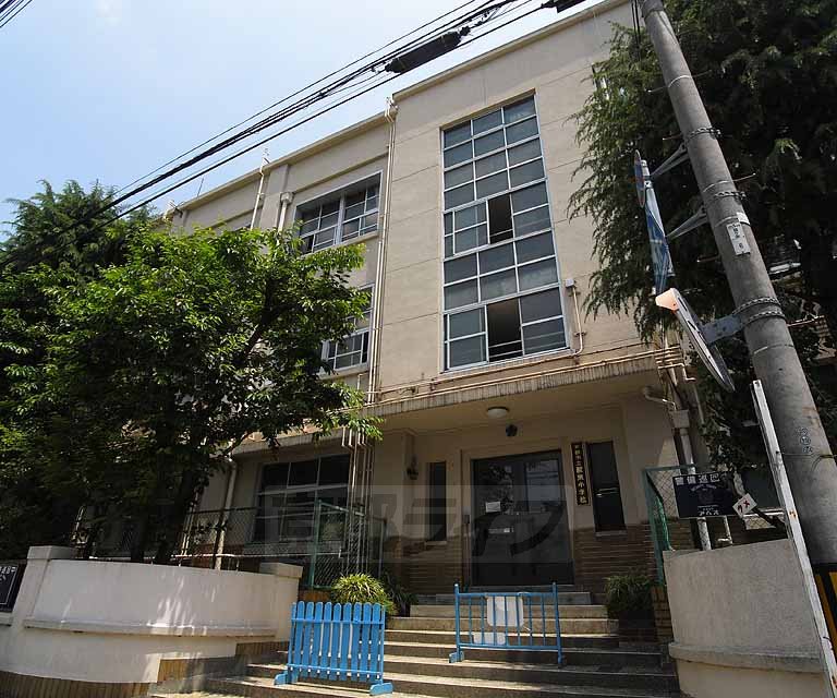 Primary school. 醒泉 up to elementary school (elementary school) 296m