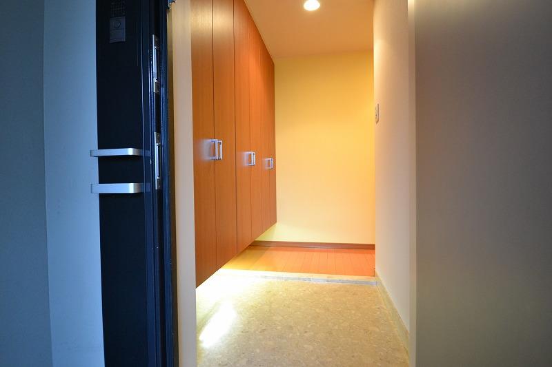 Entrance. Entrance (December 2013) Shooting