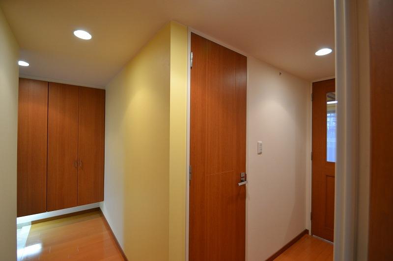 Entrance. Entrance ~ Corridor (December 2013) shooting shadow