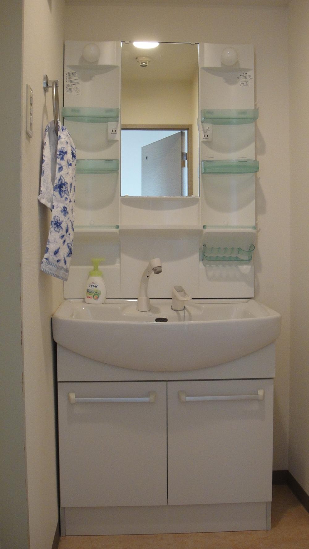 Wash basin, toilet. Indoor (11 May 2013) Shooting