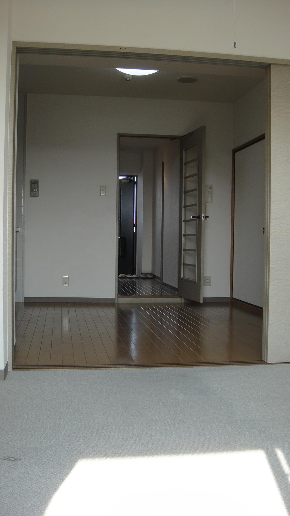 Living. Indoor (11 May 2013) Shooting So we have DK and Western is connected, You can use widely.