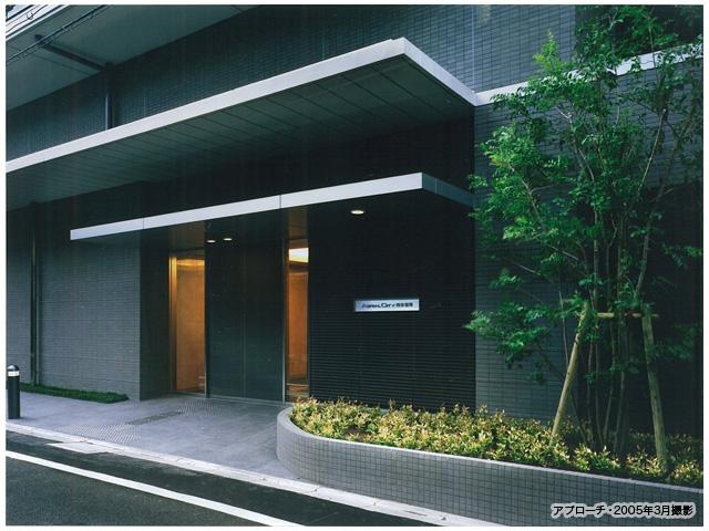 Entrance. Common areas