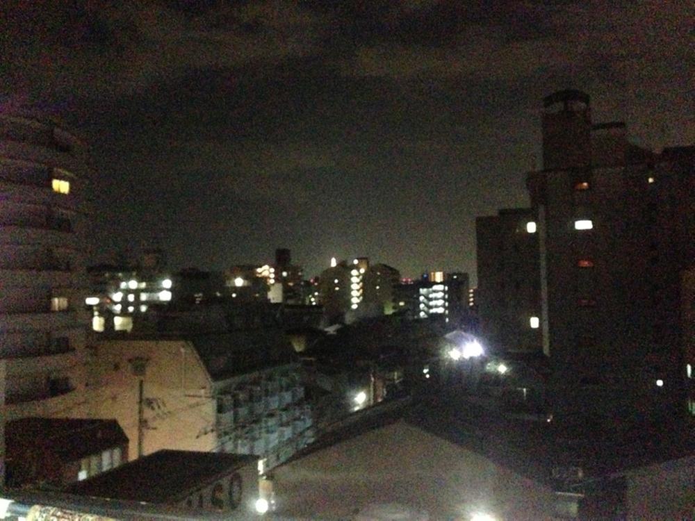 View photos from the dwelling unit. View from local / December 2013 shooting