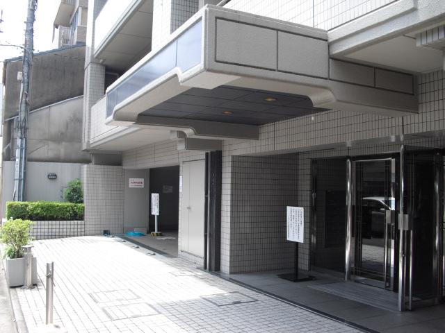 Entrance. Common areas