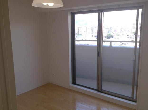 Non-living room. Indoor (July 2012) shooting