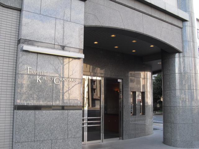 Entrance. Common areas