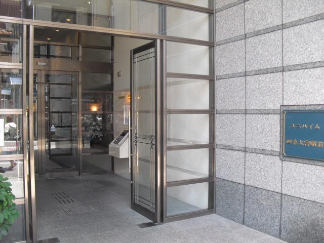 Entrance. Common areas