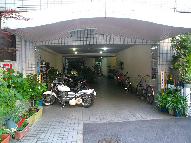 Other common areas. Mansion entrance