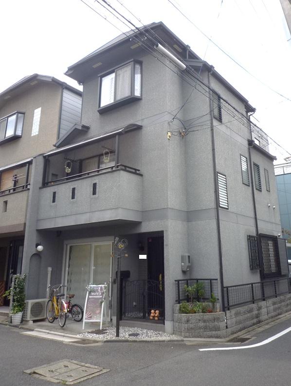 Local appearance photo. Local (10 May 2013) Shooting