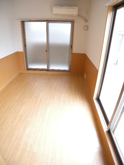 Living and room. There is broad because the 8 pledge ☆