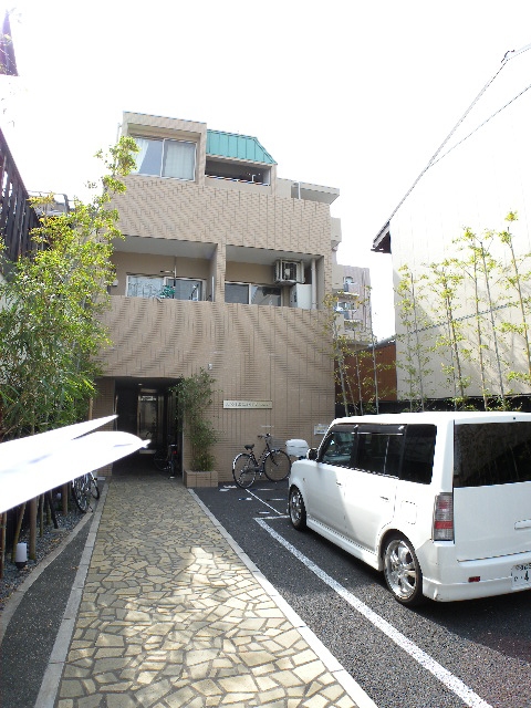 Building appearance. Built in shallow still beautiful ☆