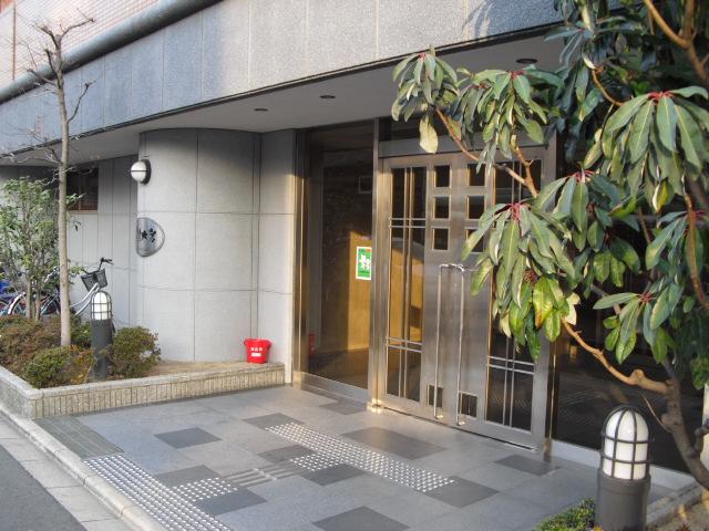 Entrance. Common areas