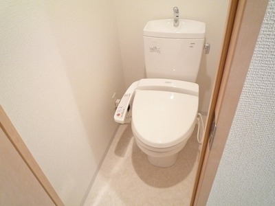 Toilet. Toilet.