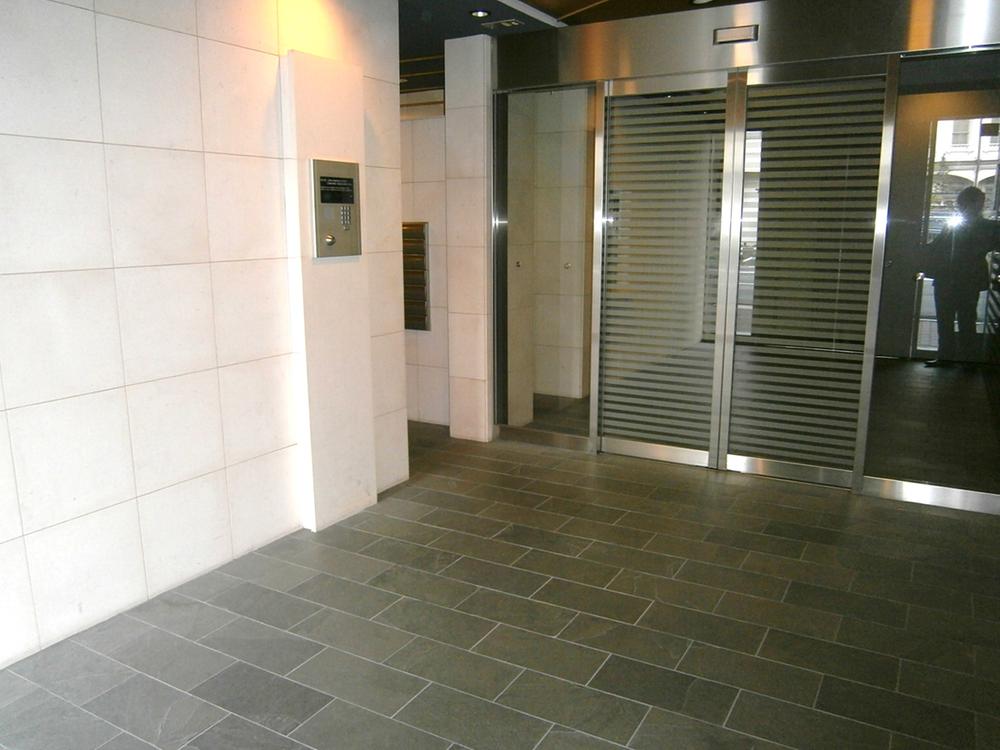 Entrance. Common areas