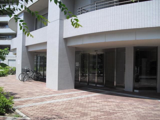 Entrance. Common areas