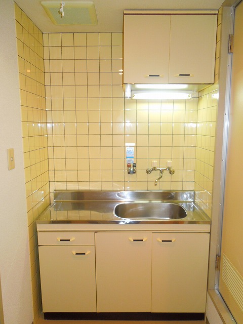Kitchen. If you are looking for room of peace of mind to the "House Quest" ☆
